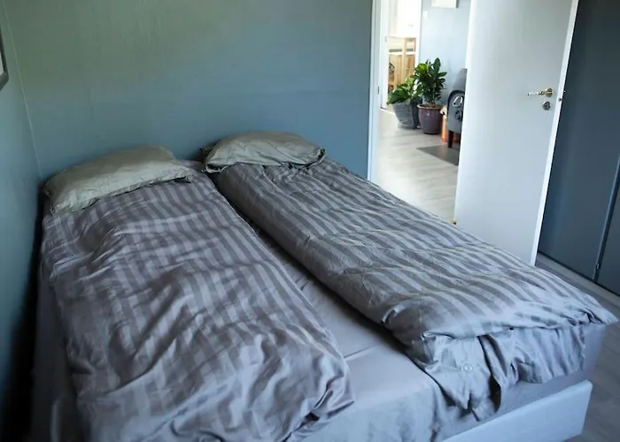 5 Minutes To Downtown Arendal-Free Parking