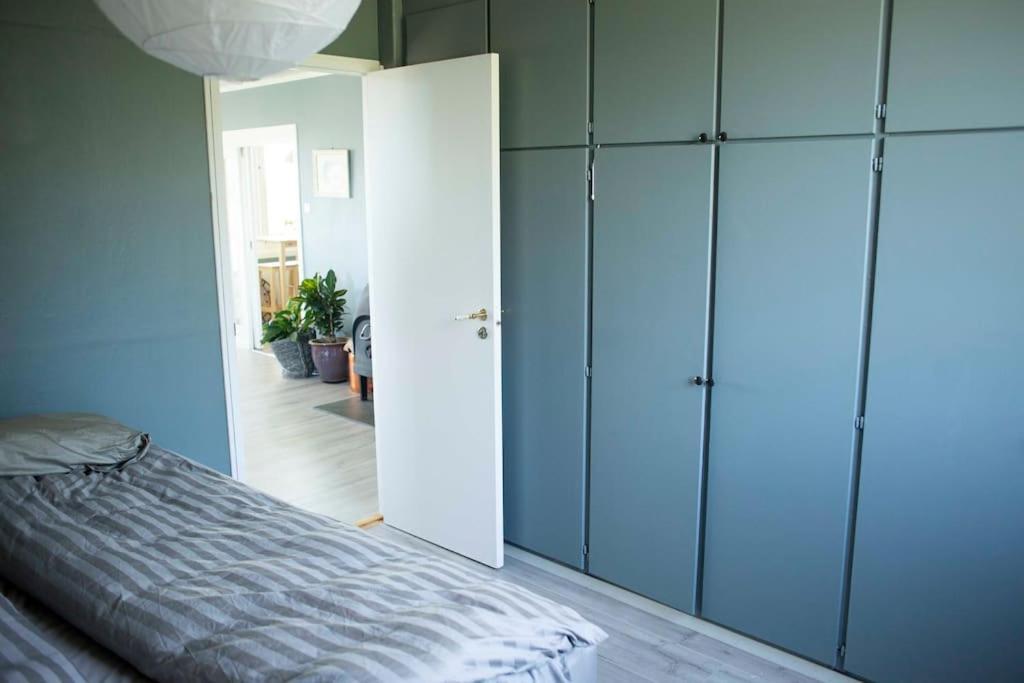 Apartment 5 Minutes To Downtown Arendal-free Parking