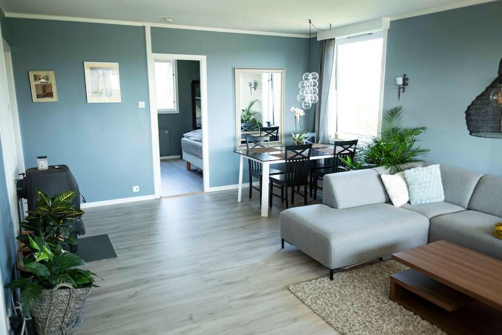 5 Minutes To Downtown Arendal-free Parking Apartment *