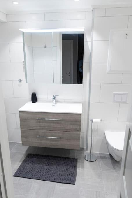 Apartment 5 Minutes To Downtown Arendal-free Parking