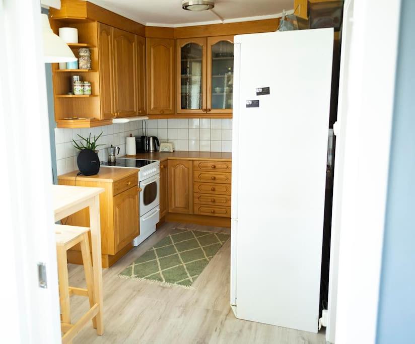 5 Minutes To Downtown Arendal-free Parking Apartment *