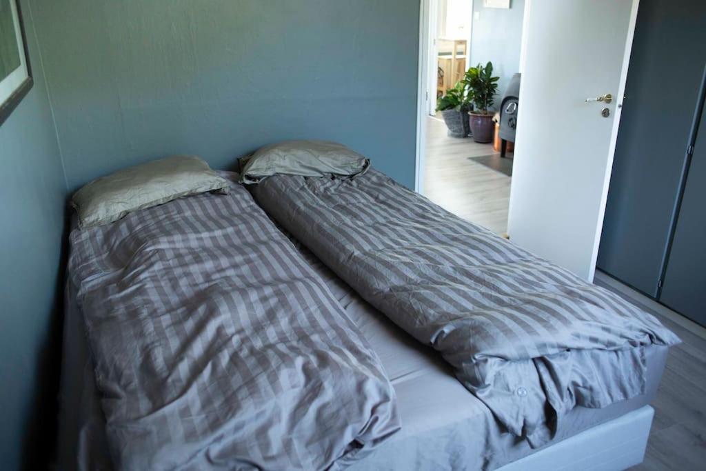 Apartment 5 Minutes To Downtown Arendal-free Parking